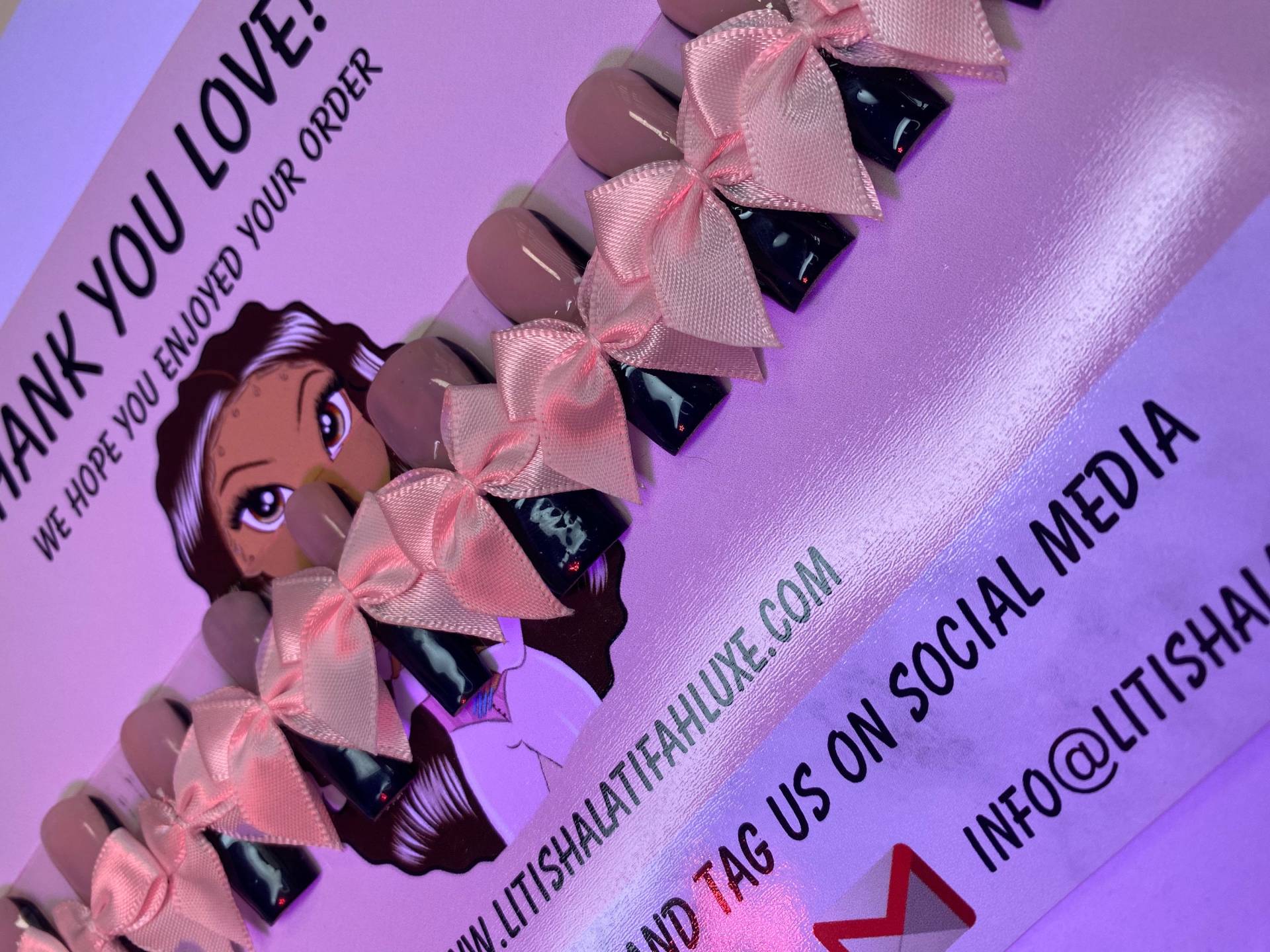 Y2K Coquette Schwarz Vday French Tip Pink Bow Lace Press-On Nails | 3D Ribbon - 4 Verschiedene Formen Verfügbar, Applikationsset Inklusive von LitishaLatifahLuxe