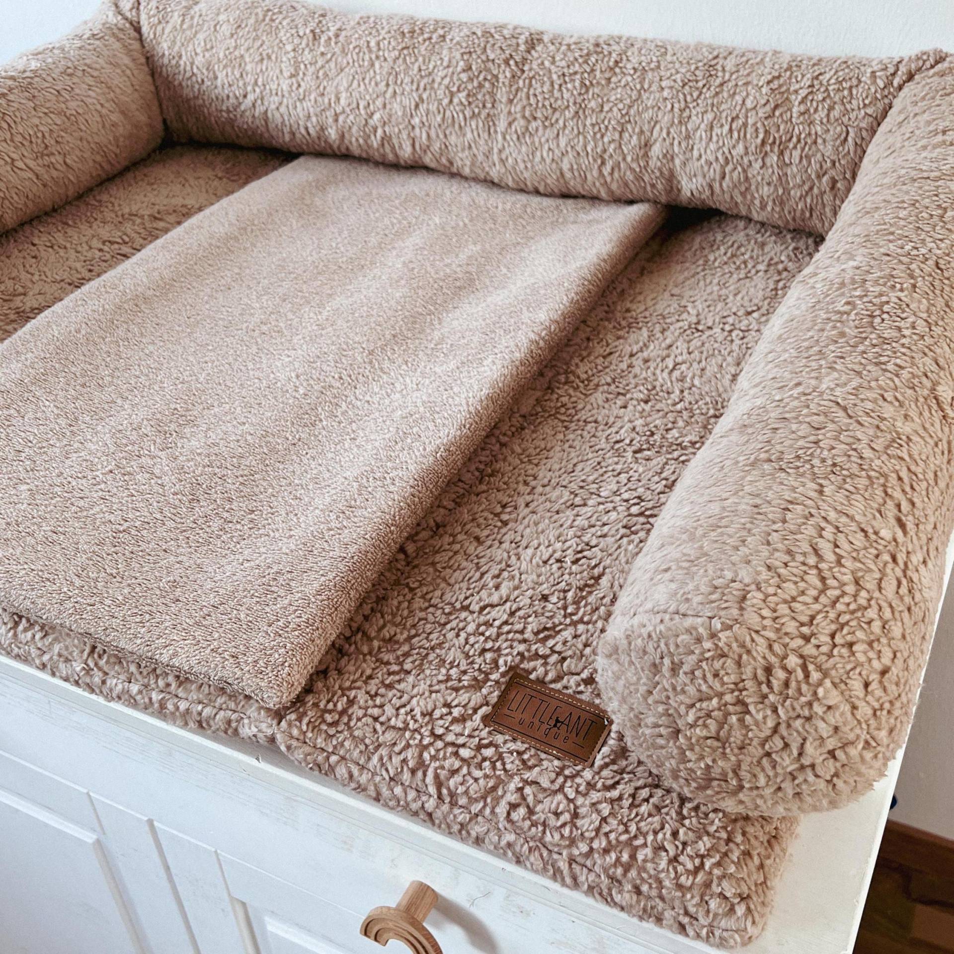 Wickeltischauflage Teddy Beige I Wassserdicht Mit Extra Knöpfbarer Wechselauflage Für Jede Größe Wickelunterlage Wunschmaß Wickeltischauflage Teddy Beige I Wassserdicht Mit Extra Knöpfbarer Wechselauflage Für Jede Größe Wickelunterlage Wunschmaß von LittleANTunique
