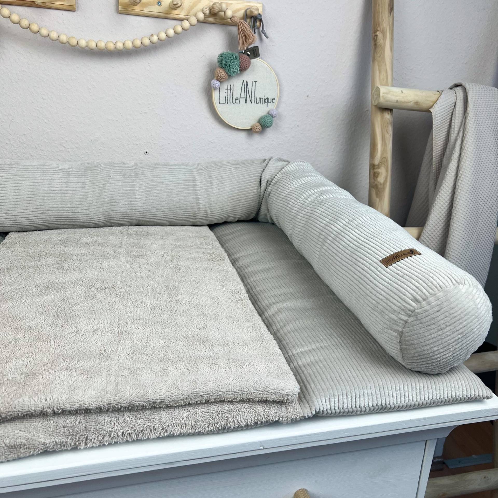 Wickeltischschutz Cord Beige Wickeltischschutz Cord Beige von LittleANTunique