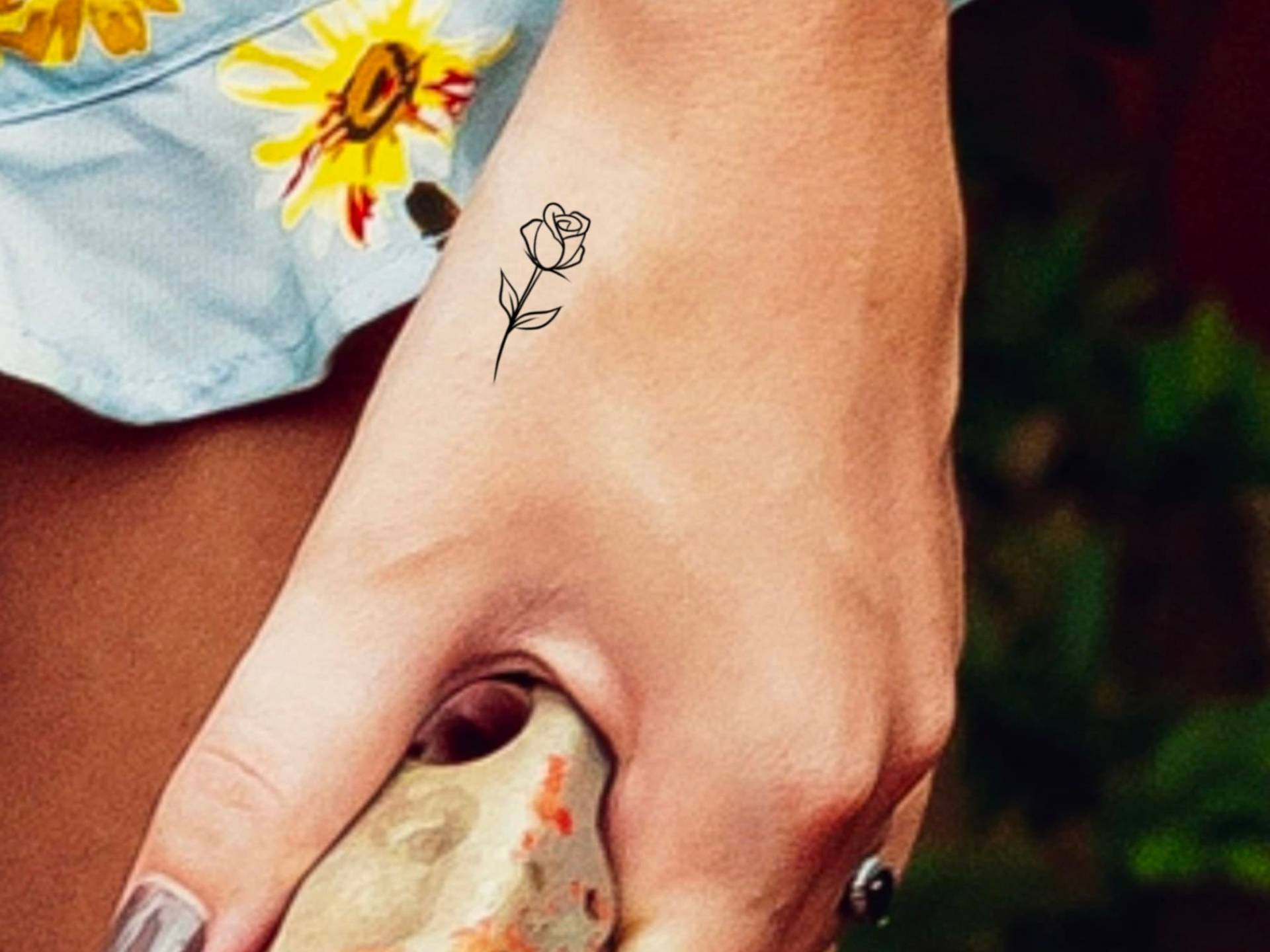 Kleine Rose Temporäres Tattoo/Blumen Outline Kleine Hand Tattoo von LittleCuteTattoo