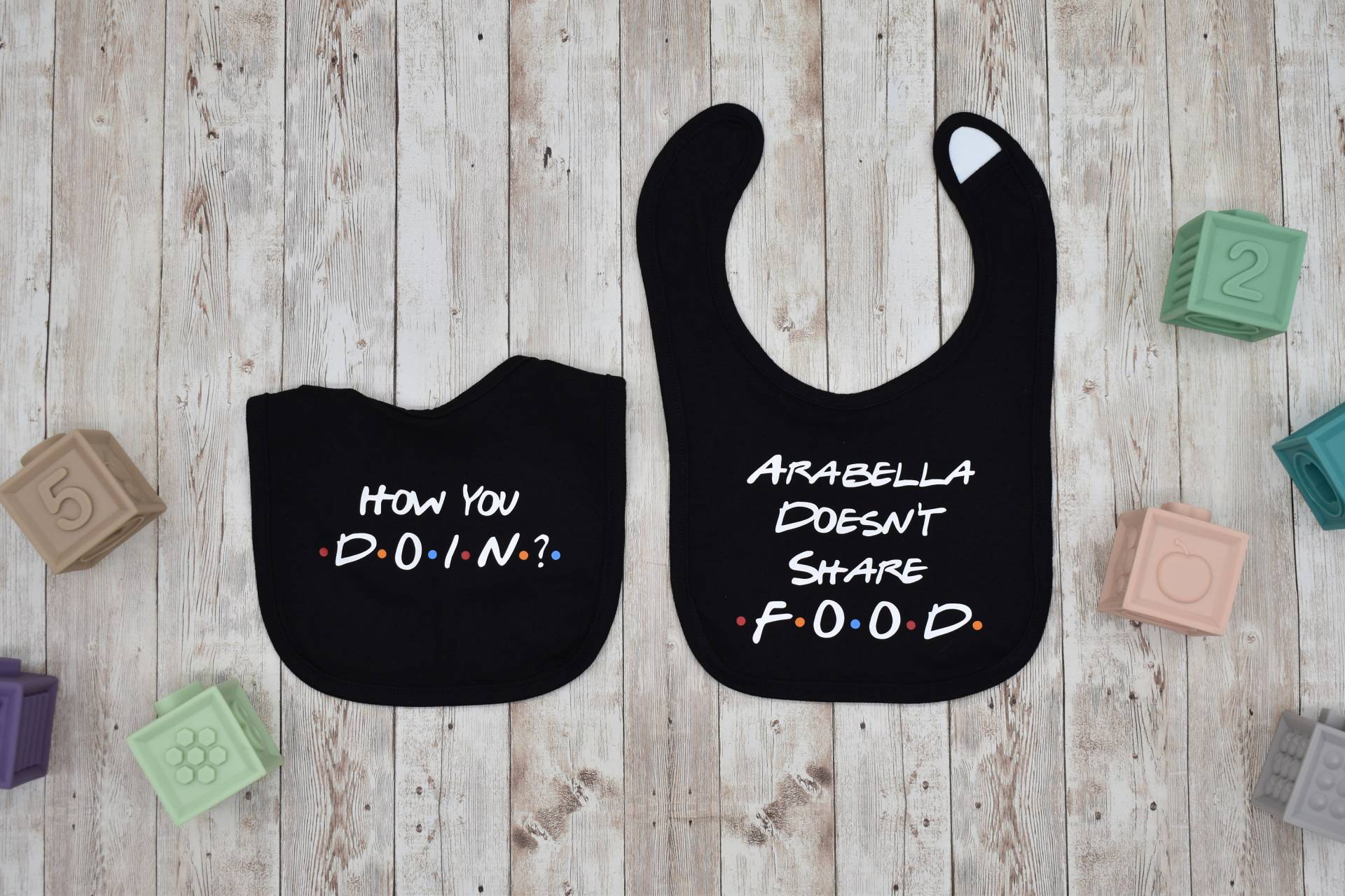 Freunde Lätzchen - Wie Gehts Dir? Friends Baby Lätzchen Sabber Shower Geschenk Freunde Lätzchen - Wie Gehts Dir? Friends Baby Lätzchen Sabber Shower Geschenk von LittleSnuggleShop