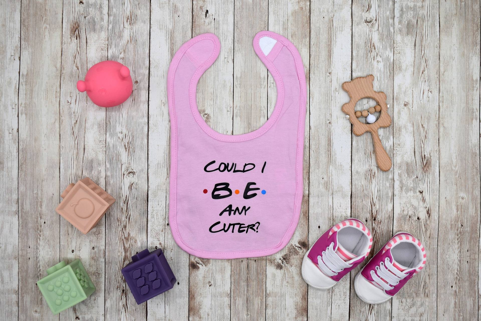 Freunde Lätzchen - Könnte Ich Noch Süßer Sein? Friends Baby Lätzchen Sabber Shower Geschenk von LittleSnuggleShop