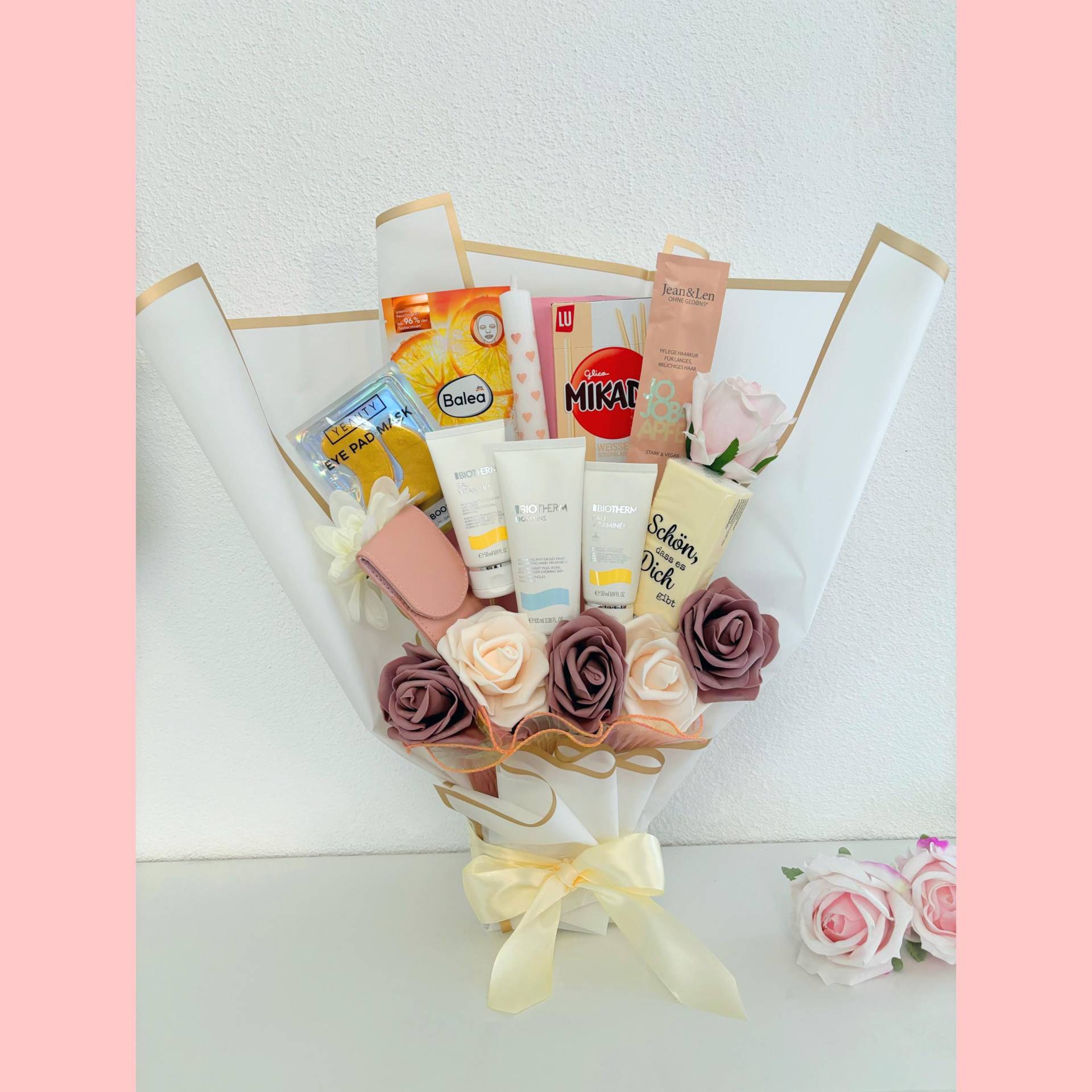 Besonders Geschenkset Mutter Schwester Tochter Freundin Beauty Bouquet, Luxus, Strauss, Rosen, Wellness Besonders Geschenkset Mutter Schwester Tochter Freundin Beauty Bouquet, Luxus, Strauss, Rosen, Wellness von LivskleinesAtelier