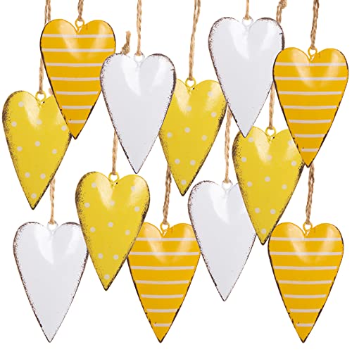 Deko Herzen zum Aufhängen, 12er Set: Herzanhänger Metall, Metallherzen Anhänger, Dekoherzen Hochzeit, Sommer, Taufe, Hochzeitssdeko Zweige, Blechherzen Hängedeko, Dekoanhänger Herz, Gelb & Weiß, 7 cm von Logbuch-Verlag