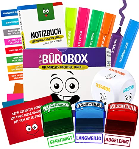 Lustige Büro Geschenk Box | Witzige Geschenkidee für Arbeitskollegen | 24-teilig | Textmarker, Anti-Stress Würfel, Notizblock, Stempel uvm. Lustige Büro Geschenk Box | Witzige Geschenkidee für Arbeitskollegen | 24-teilig | Textmarker, Anti-Stress Würfel, Notizblock, Stempel uvm. von Longfair