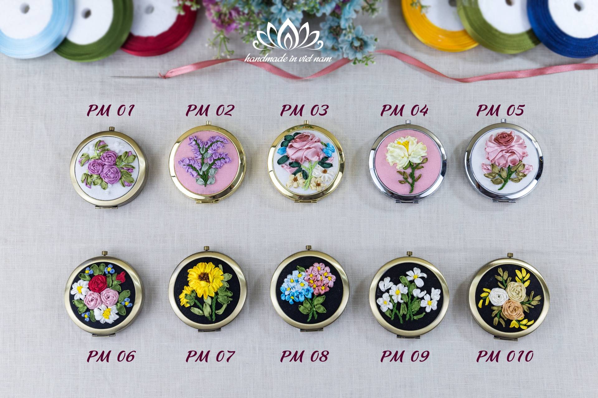 Ribbon Bestickter Taschenspiegel | Der Bestickte Make-Up Ribbon Bestickter Taschenspiegel | Der Bestickte Make-Up von Lotusvietnam