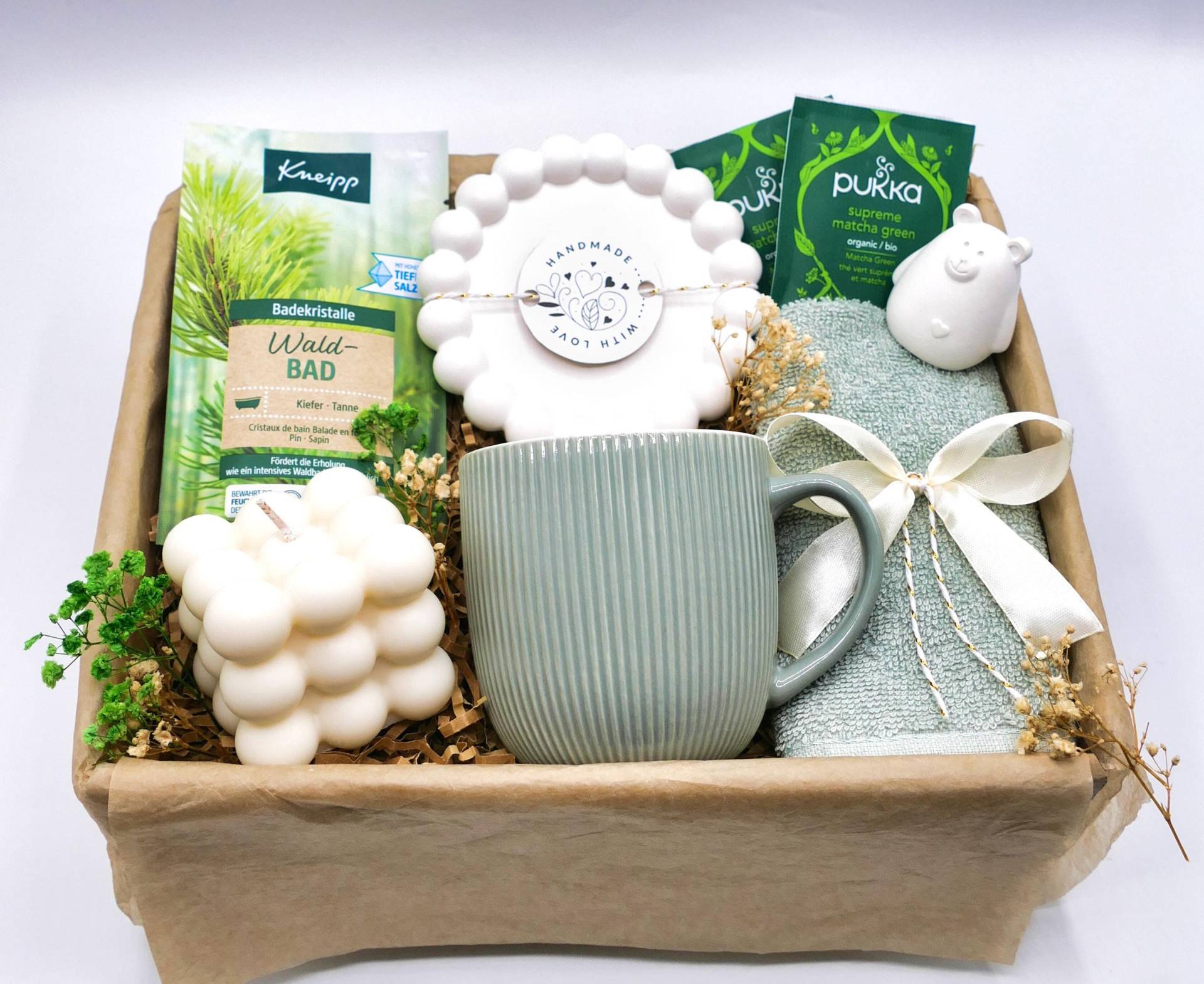 Geschenkbox Für Frauen Mit Tasse in Grün Kerze Geschenk Dekobär Raysin Geschenkset Untersetzer Freundin Heimdeko Muttertag Geburtstag von LovelyMomentShop