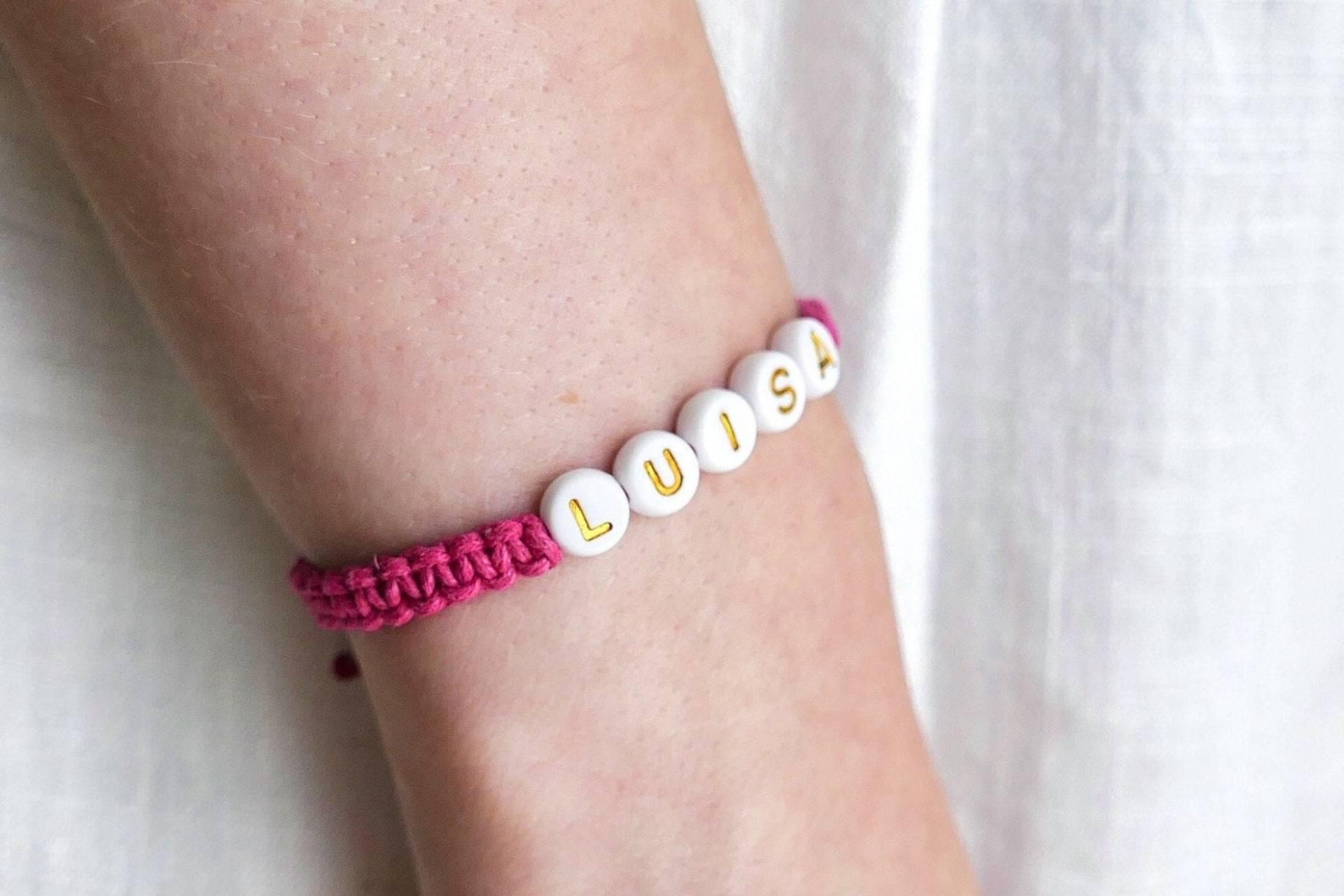 Geschenk Makramee Armband Mit Buchstabenperlen Handgemacht Grußkarte Und Personalisierung Kleinigkeit Gastgeschenk Geschenk Makramee Armband Mit Buchstabenperlen Handgemacht Grußkarte Und Personalisierung Kleinigkeit Gastgeschenk von LovelyMomentShop