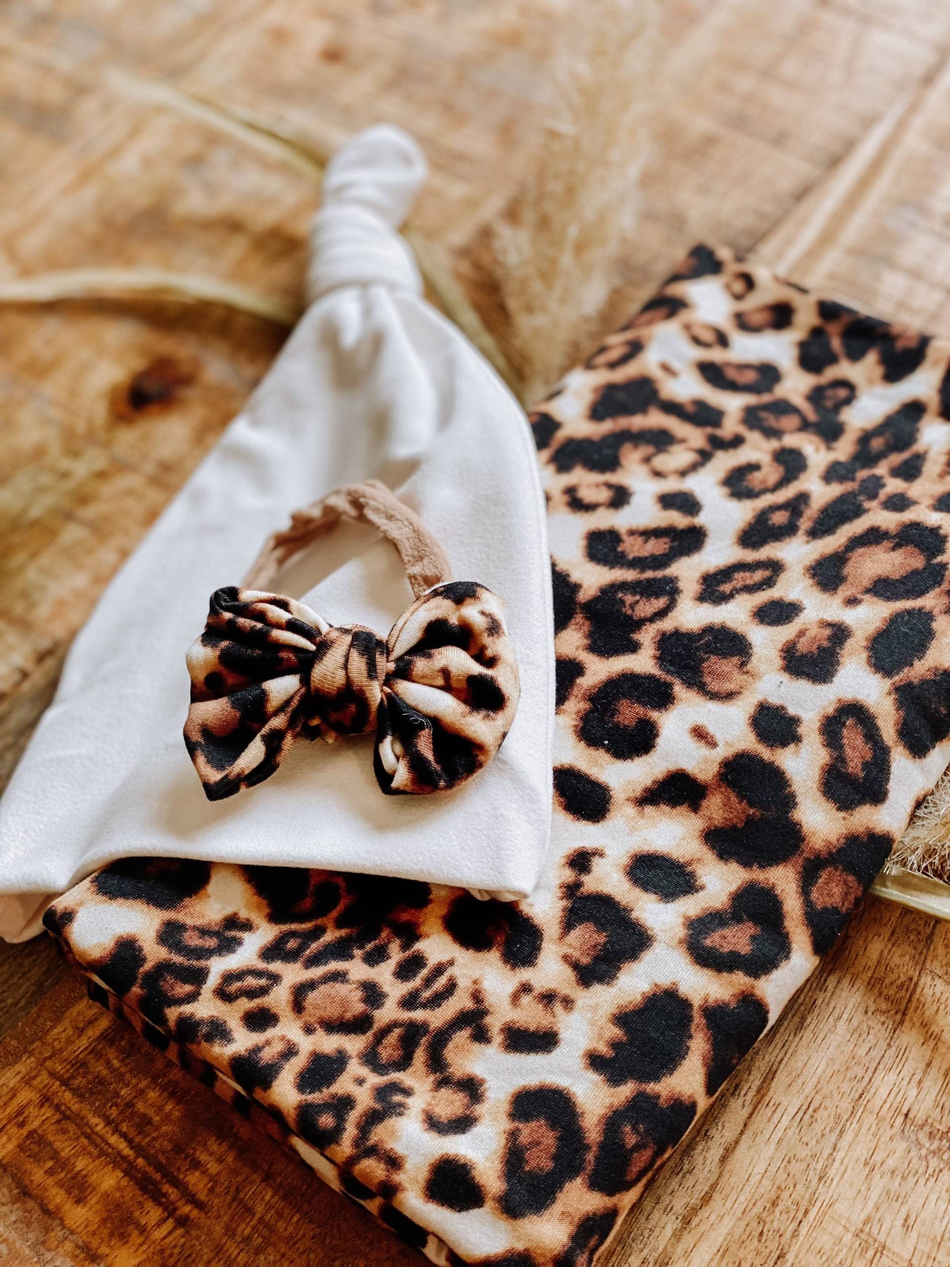 Leoparden Kuscheldecke Und Stirnband Set, Baby Swaddle von LuandLimmie
