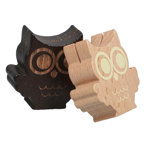 Lurrose 2 Stück Holz Kartenhalter Teilig Multifunktionale Tischnummernhalter für Hochzeit Geburtstag Stabile Holzclips mit Eulen Design Vielseitig für Fotos Menükarten und Notizen Tragbar Lurrose 2 Stück Holz Kartenhalter Teilig Multifunktionale Tischnummernhalter für Hochzeit Geburtstag Stabile Holzclips mit Eulen Design Vielseitig für Fotos Menükarten und Notizen Tragbar von Lurrose