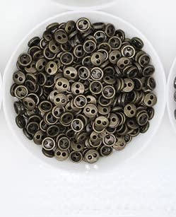30 Stück Mini-Metallknöpfe 3–8 mm für 1 handgefertigte Puppenkleidung, runde Schnallen, 2 Löcher, Scrapbooking-Knöpfe, Nähzubehör von MAIYO
