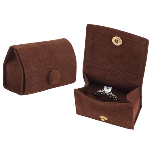 MAYJOYDIY 2 Stück Kokosnussbraune Mikrofaser Ringtasche Mit Druckknopf Schmuckbeutel Tragbare Ring Aufbewahrungsbeutel Schmuck Geschenkverpackungsbeutel Für Ohrringe Anhänger Halsketten Broschen MAYJOYDIY 2 Stück Kokosnussbraune Mikrofaser Ringtasche Mit Druckknopf Schmuckbeutel Tragbare Ring Aufbewahrungsbeutel Schmuck Geschenkverpackungsbeutel Für Ohrringe Anhänger Halsketten Broschen von MAYJOYDIY