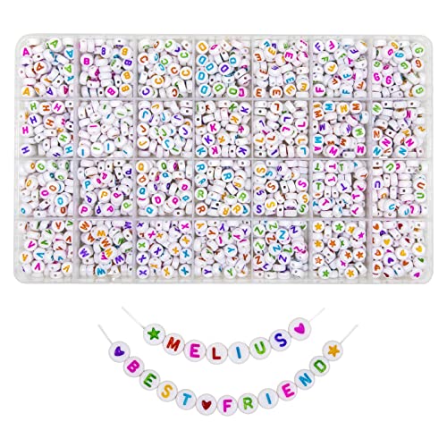 Melius Bunte Buchstabenperlen, 1450 Stück, 4 x 7 mm, runde Alphabet-Perlen in 28 Gitter-Box für Schmuckherstellung, DIY-Armbänder, Halsketten, Schlüsselanhänger, Armbänder (4 x 7 mm, bunt) von MELIUS