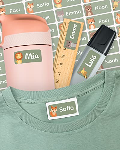 melu kids® Namensaufkleber für Kinder - Kleidung & Gegenstände (100 Stück) Kita/Schule - Namensschilder waschmaschinenfest und personalisiert (grün) von MELU Kids