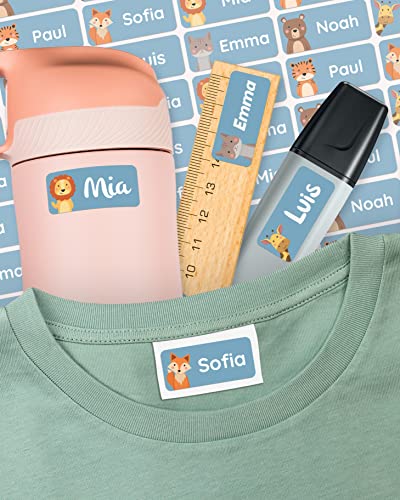 melu kids® Namensaufkleber für Kinder - Kleidung & Gegenstände (100 Stück) Kita/Schule - Namensschilder waschmaschinenfest und personalisiert (blau) von MELU Kids