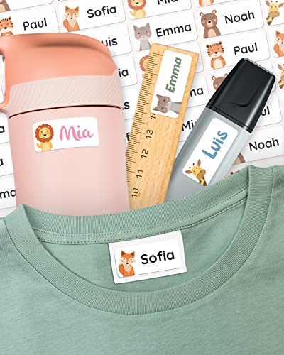 melu kids® Namensaufkleber für Kinder - Kleidung & Gegenstände (100 Stück) Kita/Schule - Namensschilder waschmaschinenfest und personalisiert (weiß) von MELU Kids