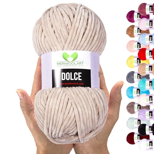 MeriWoolArt Chenille Garn zum Stricken und Häkeln Heller Sand - 100 g und 120 m Samt-Wolle - 100% Flauschige Polyester Strickgarn für Amigurumi Kissen Decken weiche Kleidung Geschenke MeriWoolArt Chenille Garn zum Stricken und Häkeln Heller Sand - 100 g und 120 m Samt-Wolle - 100% Flauschige Polyester Strickgarn für Amigurumi Kissen Decken weiche Kleidung Geschenke von MERIWOOLART