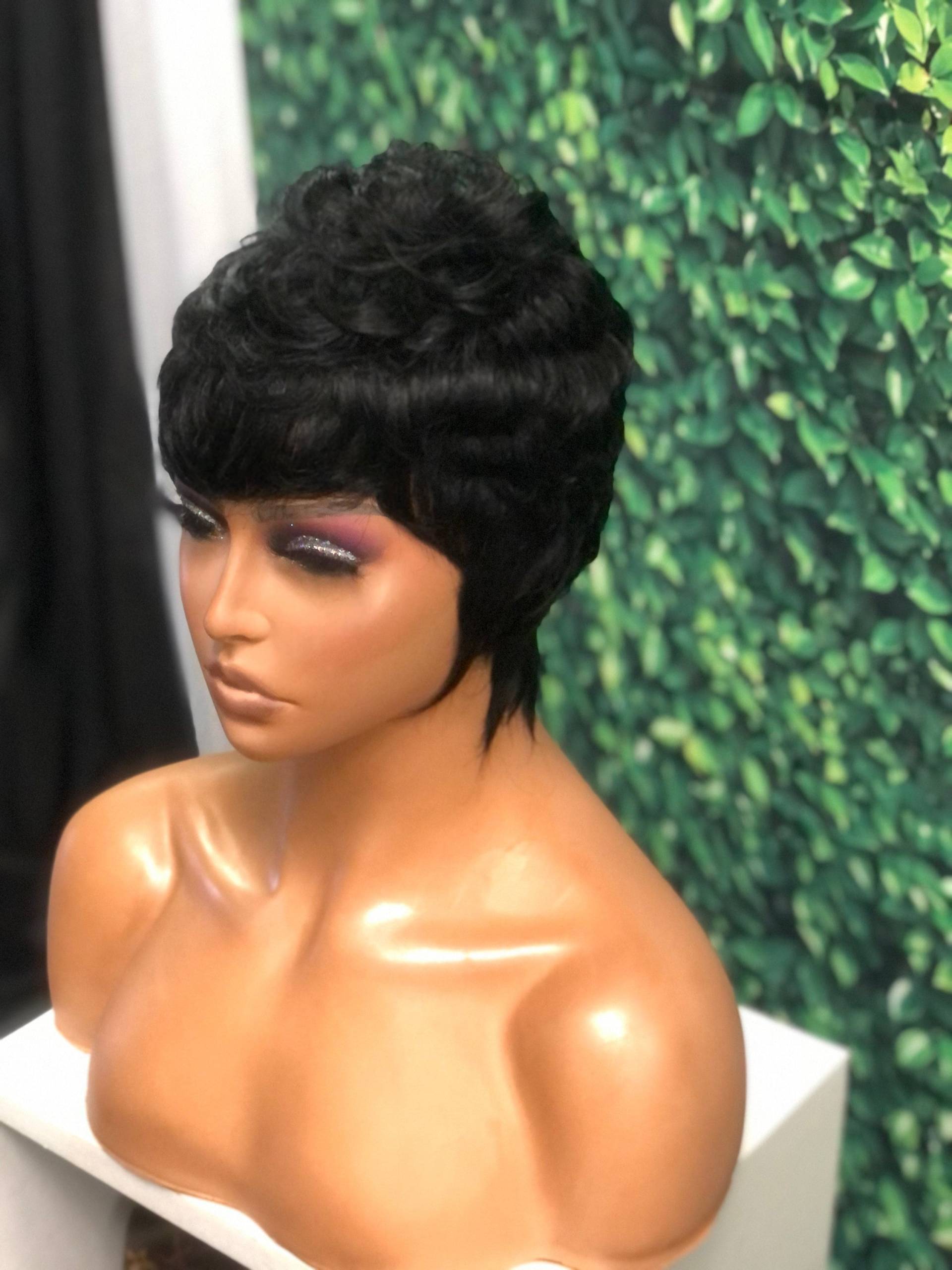 Kurze Remy/Echthaar Pixie Perücke Für Schwarze Frauen. Pincurl Perücke Kurze Remy/Echthaar Pixie Perücke Für Schwarze Frauen. Pincurl Perücke von MGSWIGBOUTIQUE