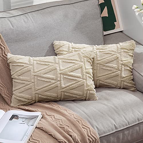 MIULEE 2er Set Weihnachten Wolle Kissenbezüge Dekokissen Polyster Sofakissen Dreieck Weich Couchkissen Kissenbezug Zierkissenbezug mit Verstecktem Reißverschluss für Wohnzimmer Beige 30x50cm von MIULEE
