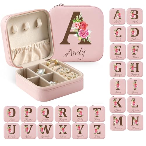 MJARTORIA Personalisiert Schmuckkästchen Klein Mädchen Kinder Reise, Schmuckkasten mit Name Buchstaben für Ohrringe Kette Ringe, Schmuckschatulle Damen Geschenke Muttertag Weihnachten MJARTORIA Personalisiert Schmuckkästchen Klein Mädchen Kinder Reise, Schmuckkasten mit Name Buchstaben für Ohrringe Kette Ringe, Schmuckschatulle Damen Geschenke Muttertag Weihnachten von MJARTORIA
