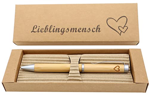 MORWE – Nachhaltiger Kugelschreiber mit Gravur/Herzgravur & Geschenkbox Lieblingsmensch/Holzkugelschreiber mit Gravur/Bambus Kugelschreiber/Holzkugelschreiber als Ökologische Geschenke MORWE – Nachhaltiger Kugelschreiber mit Gravur/Herzgravur & Geschenkbox Lieblingsmensch/Holzkugelschreiber mit Gravur/Bambus Kugelschreiber/Holzkugelschreiber als Ökologische Geschenke von MORWE