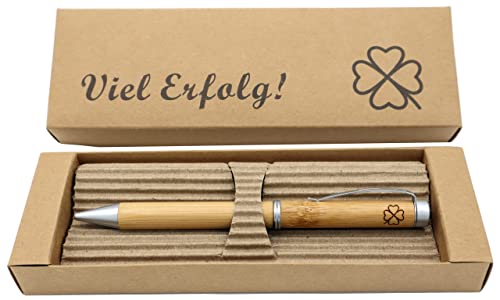 MORWE – Nachhaltiger Kugelschreiber mit Gravur/Kleeblattgravur & Geschenkbox Viel Erfolg/Holzkugelschreiber mit Gravur/Bambus Kugelschreiber/Holzkugelschreiber als Ökologische Geschenke MORWE – Nachhaltiger Kugelschreiber mit Gravur/Kleeblattgravur & Geschenkbox Viel Erfolg/Holzkugelschreiber mit Gravur/Bambus Kugelschreiber/Holzkugelschreiber als Ökologische Geschenke von MORWE