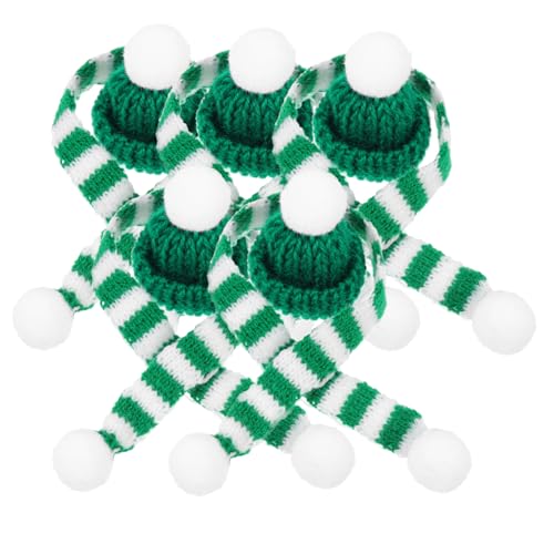 MOTHNUR 5 Sätze Teiliges Mini Weihnachtsmützen und Schals aus Flaschenhüllen für Weinflaschen Weihnachtliche Tischdekoration Festliche Wollmützen mit Weißem Bommel Grüne Farbgebung Teilig von MOTHNUR