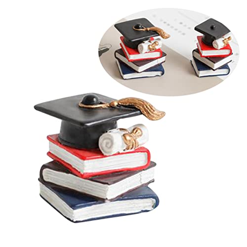 MUSISALY Moderne Einfache Resin Tischornament Buch Deko Mit Bachelor Hut Dekoratives Desktop Ornament Für Wohnzimmer Schlafzimmer Und Büro Stilvolle Tischdeko Für Bücherregale Und MUSISALY Moderne Einfache Resin Tischornament Buch Deko Mit Bachelor Hut Dekoratives Desktop Ornament Für Wohnzimmer Schlafzimmer Und Büro Stilvolle Tischdeko Für Bücherregale Und von MUSISALY
