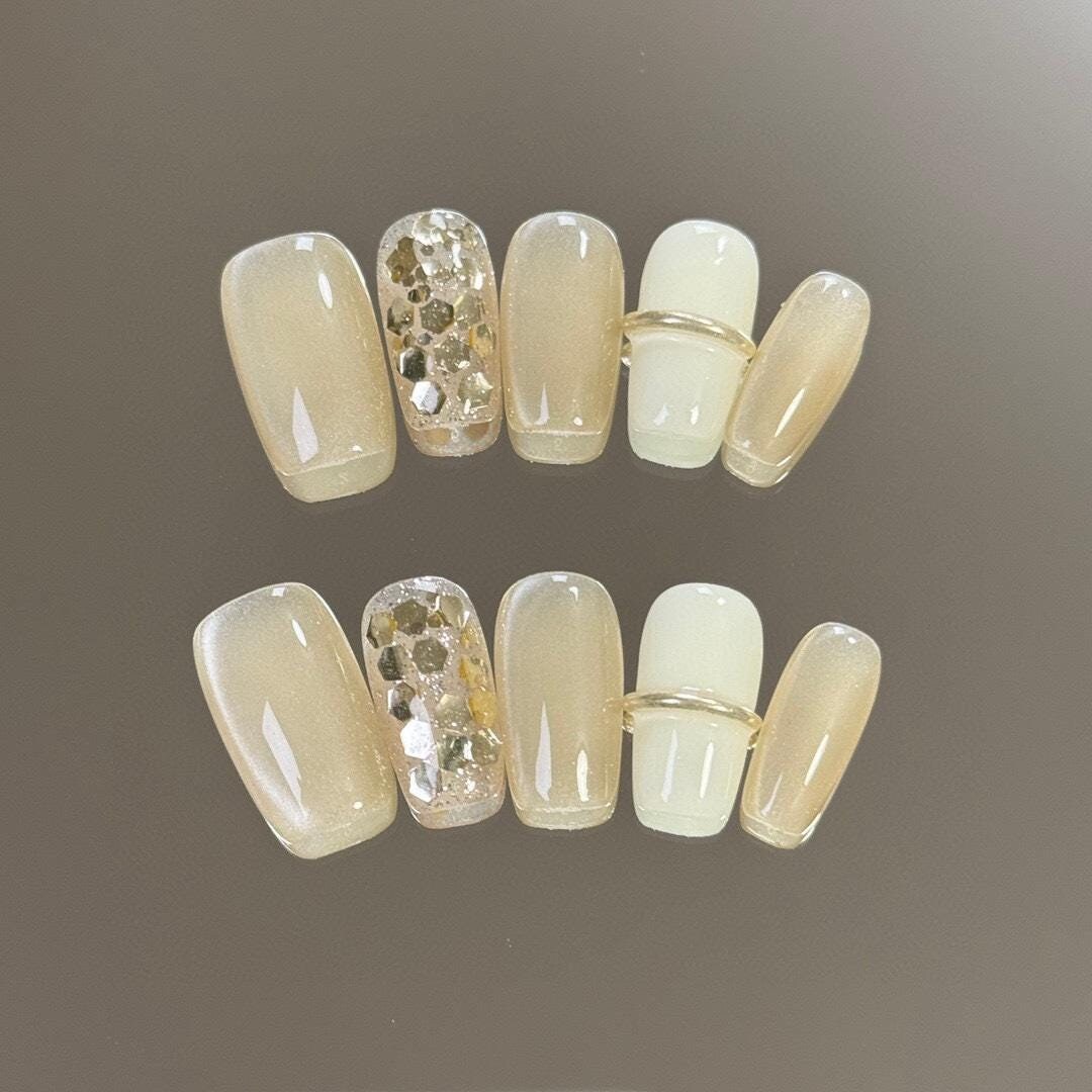 Golden Glimmer Press On Nails Manicure/Reusable/Medium Coffin 22mm Golden Glimmer Press On Nails Manicure/Reusable/Medium Coffin 22mm von MYNAILPRESS