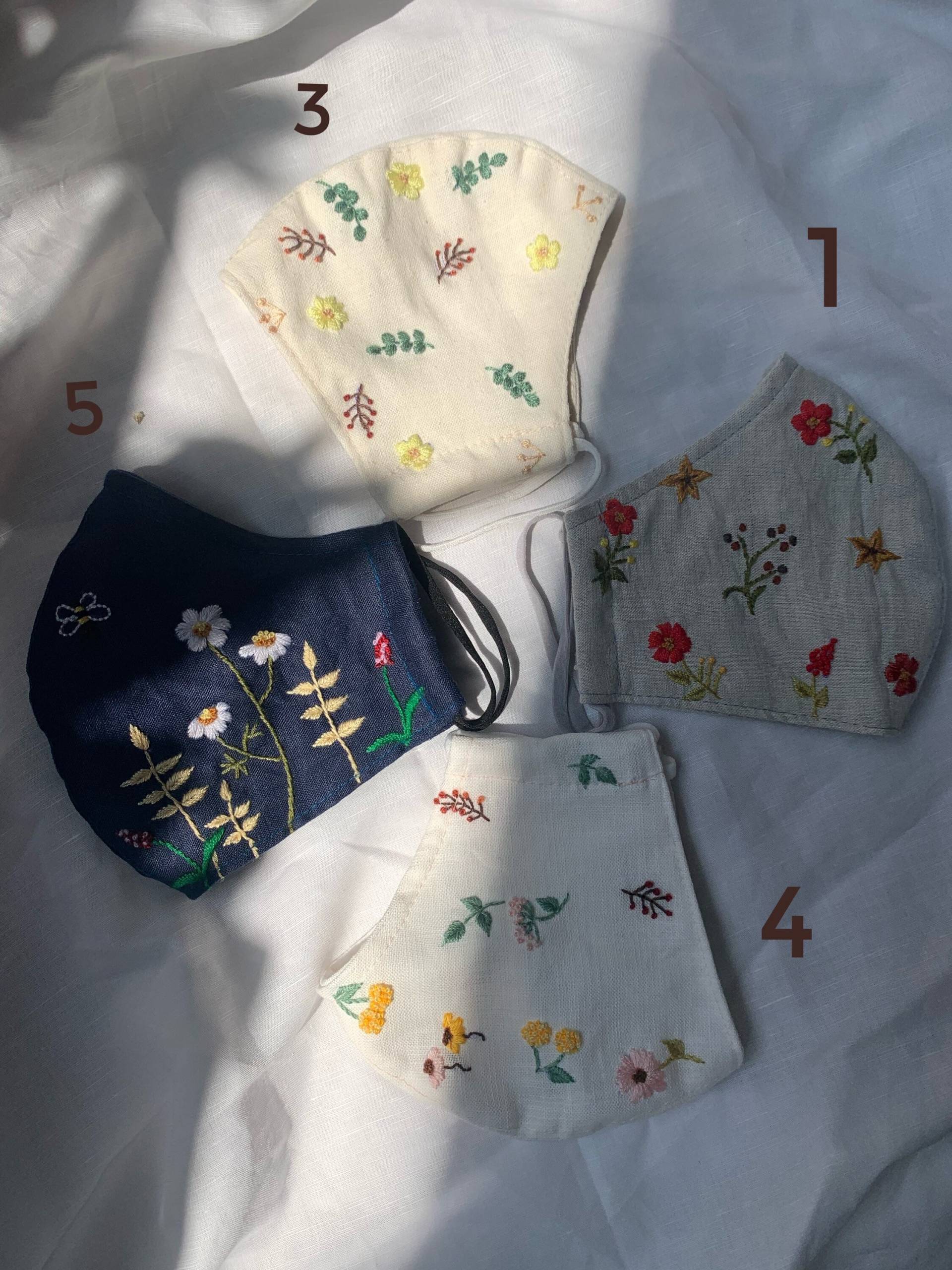 Buy 2 Get 1 Free Any - Florale Handstickerei Leinen Maske Mit Verstellbaren Schleifen Ohr, Handgemachte Maske, Wiederverwendbare Und Bequeme Buy 2 Get 1 Free Any - Florale Handstickerei Leinen Maske Mit Verstellbaren Schleifen Ohr, Handgemachte Maske, Wiederverwendbare Und Bequeme von MadewithloveByCherry