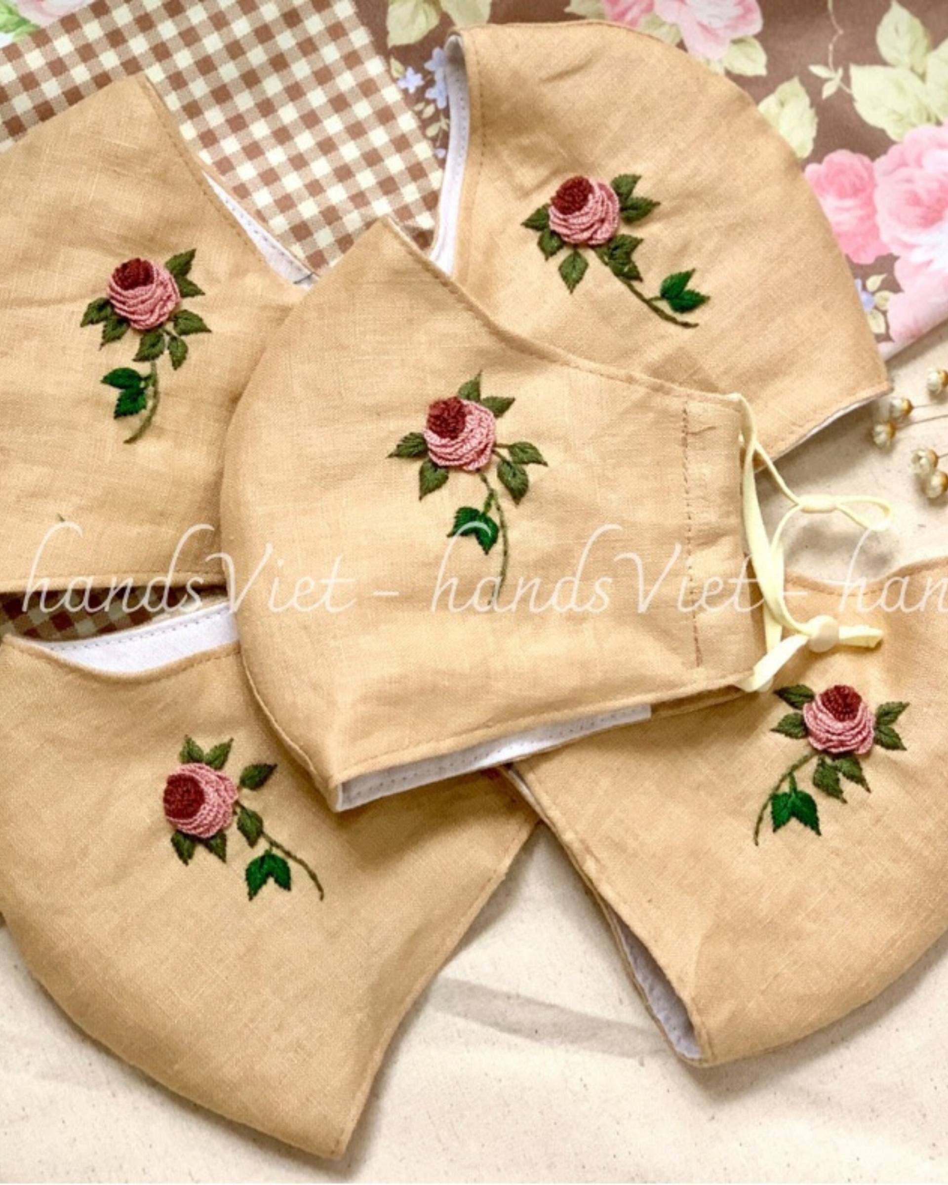 Rose Bestickte Gesichtsmaske Für Frau, Bestickte Leinenmaske, Vintage Mit Handgesticktem Leinen Rose Bestickte Gesichtsmaske Für Frau, Bestickte Leinenmaske, Vintage Mit Handgesticktem Leinen von MadewithloveByCherry