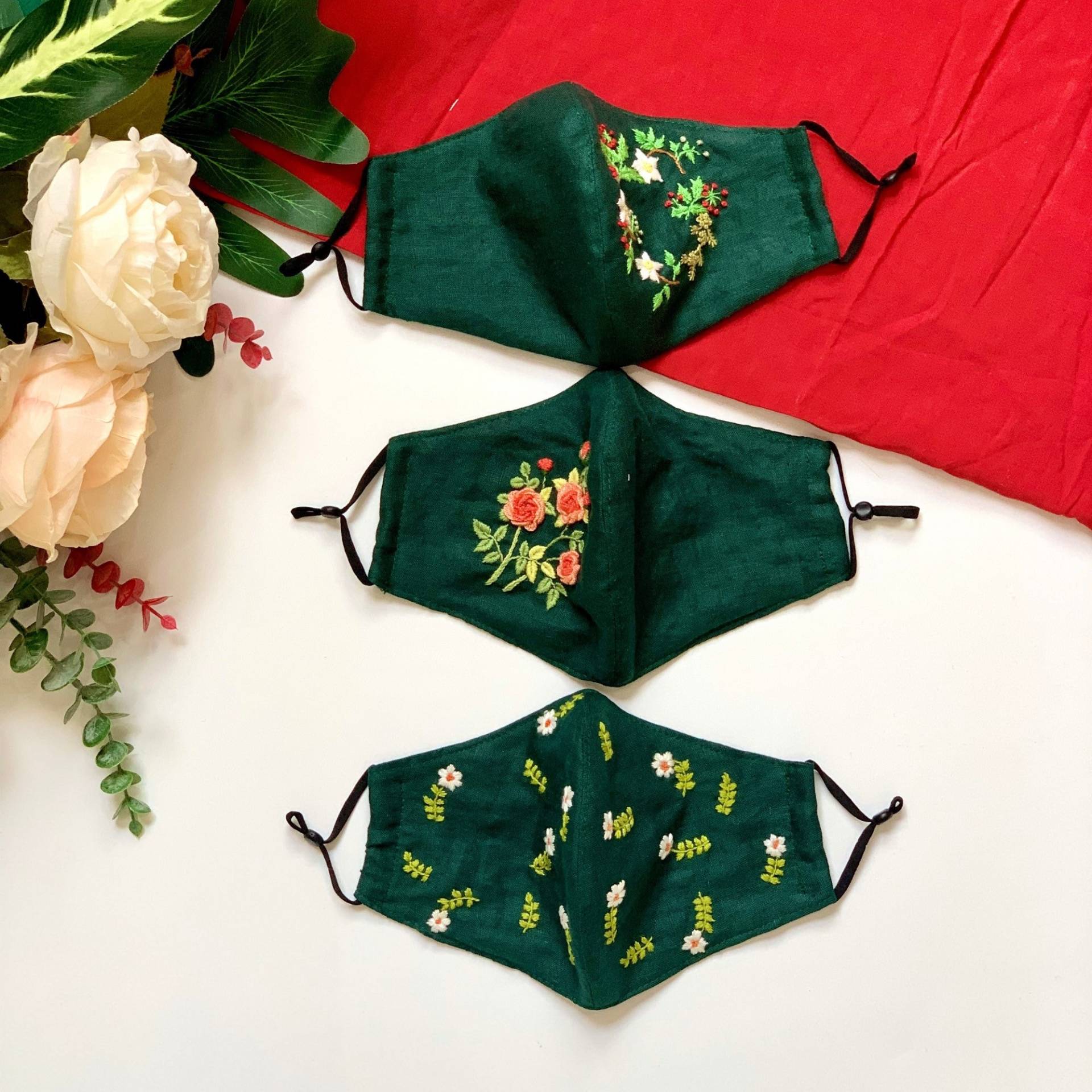 Set 3 Stk Weihnachten Bestickte Gesichtsmaske, Urlaubs Gesichtsmaske Mit Reinem Premium Leinen Waschbar Und Wiederverwendbar Set 3 Stk Weihnachten Bestickte Gesichtsmaske, Urlaubs Gesichtsmaske Mit Reinem Premium Leinen Waschbar Und Wiederverwendbar von MadewithloveByCherry