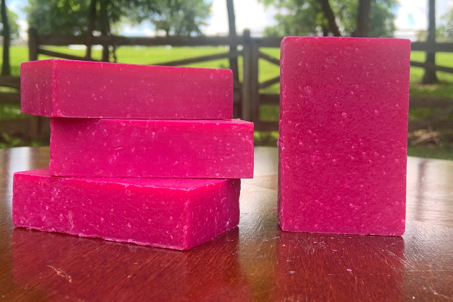 Kalt Verarbeitet Natürliche & Handgemachte Peeling Seife Bar || Madis Himbeer-Peeling-Seife Kalt Verarbeitet Natürliche & Handgemachte Peeling Seife Bar || Madis Himbeer-Peeling-Seife von MadisSoapandSuch