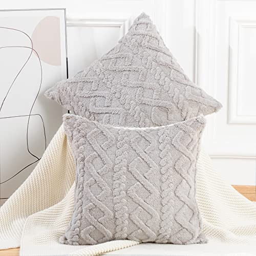 Madizz 2er Set Sanft Kurze Wolle Fleece Dekorativ Zierkissenbezüge Luxus Stil Kissenbezug für Sofa für Schlafzimmer Hellgrau 40x40 cm Quadrat Madizz 2er Set Sanft Kurze Wolle Fleece Dekorativ Zierkissenbezüge Luxus Stil Kissenbezug für Sofa für Schlafzimmer Hellgrau 40x40 cm Quadrat von Madizz