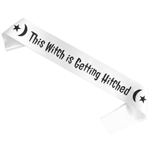 Magnusson's Garden Schärpe mit Aufschrift "This Witch is Getting Hitched Bride-to-Be", himmlisch, Gothic, Hexe, Halloween-Thema, Junggesellinnenabschied, Verlobung, Brautparty, Hochzeitsfeier Magnusson's Garden Schärpe mit Aufschrift "This Witch is Getting Hitched Bride-to-Be", himmlisch, Gothic, Hexe, Halloween-Thema, Junggesellinnenabschied, Verlobung, Brautparty, Hochzeitsfeier von Magnusson's Garden