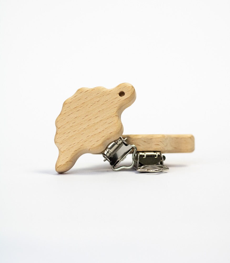 Schnullerclip "Dino" Aus Buchenholz Schnullerclip "Dino" Aus Buchenholz von MahinaMakramee