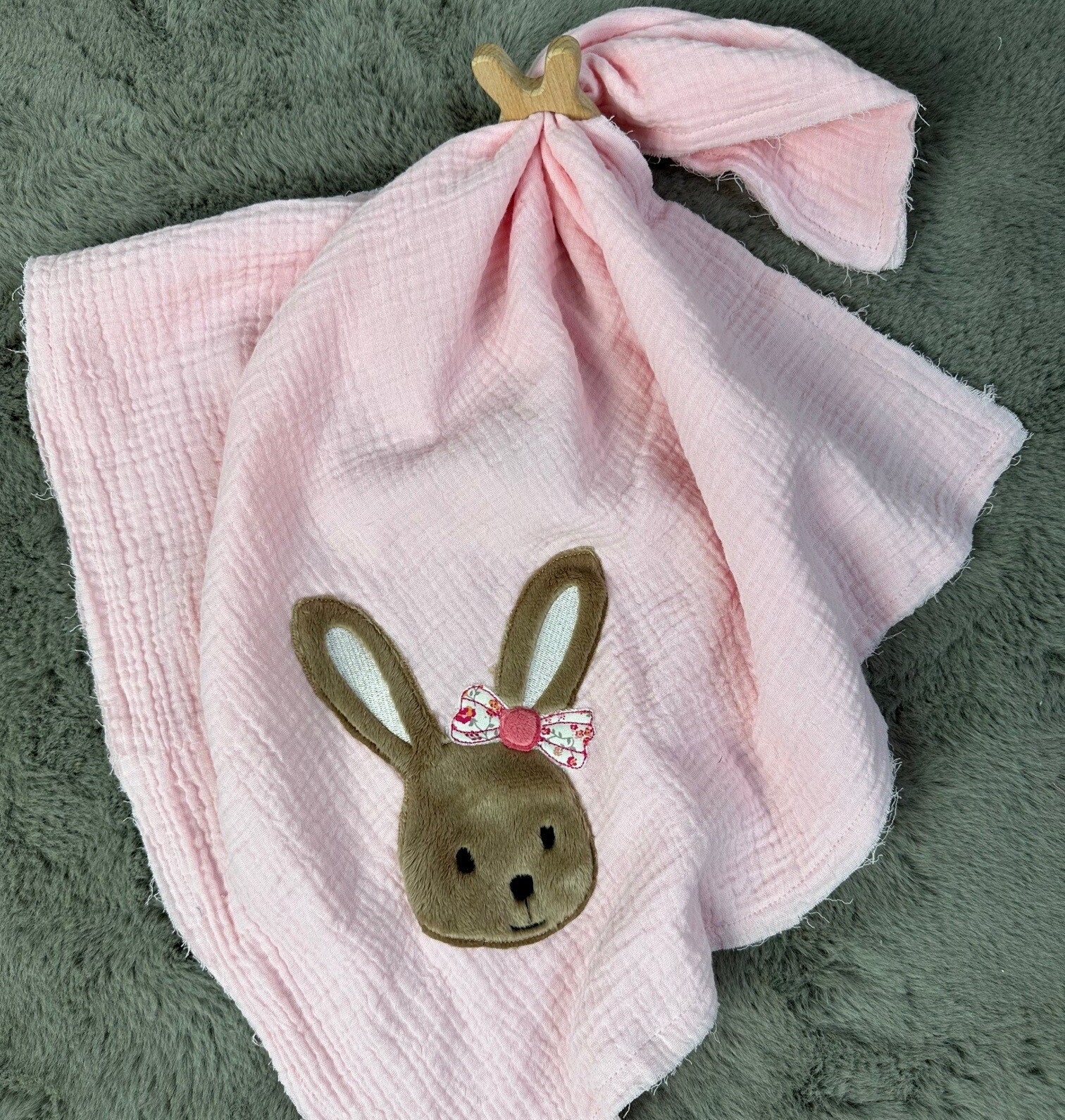 Baby Schnuffeltuch Kuscheltuch Bestickt, Musselin Hase Häsin Rosa Mit Wunschnamen Baby Schnuffeltuch Kuscheltuch Bestickt, Musselin Hase Häsin Rosa Mit Wunschnamen von MaikeCreative