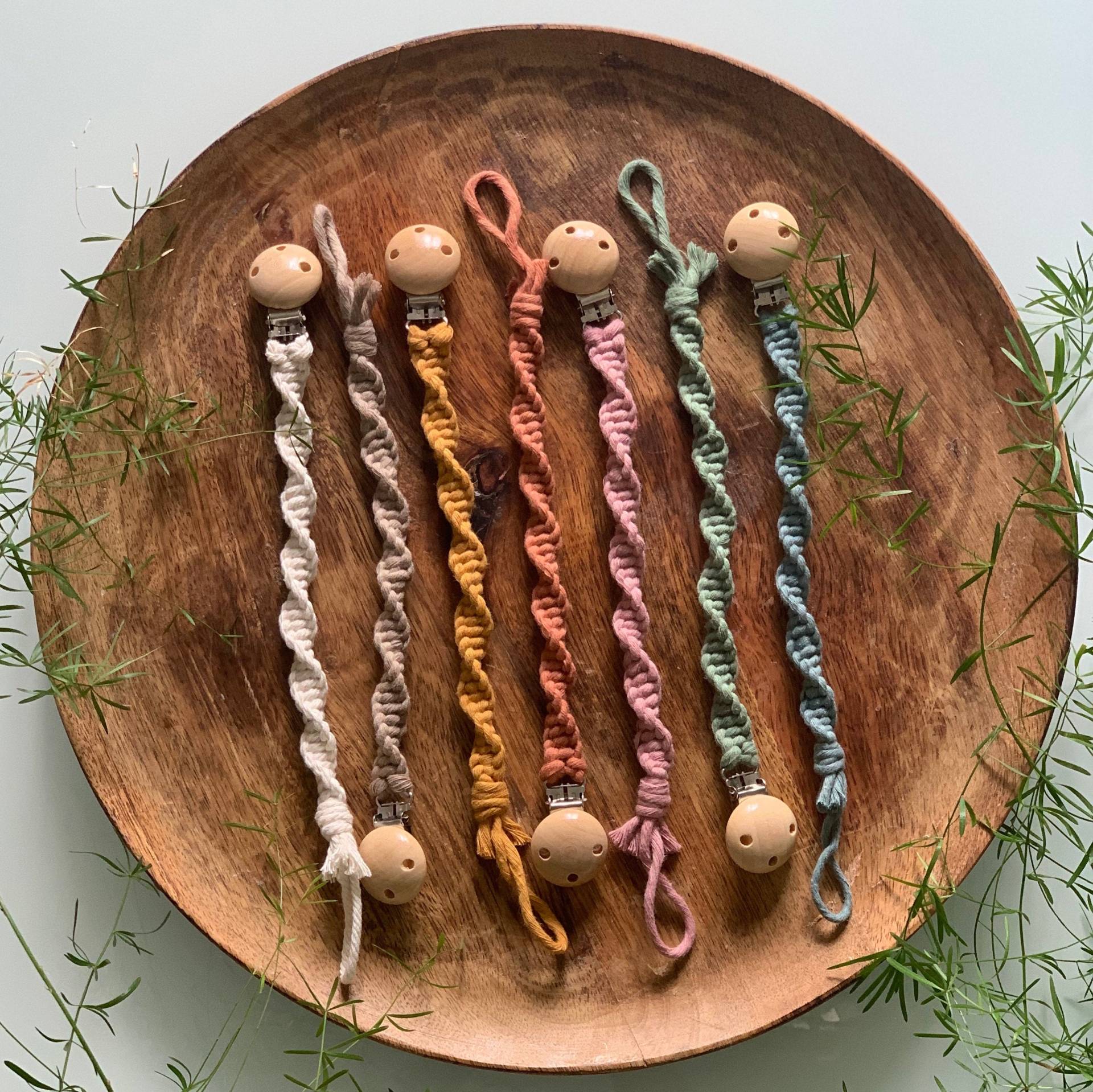 Makramee Schnullerkette Junge Mädchen Geburt Geschenk Schnullerband Babyparty Boho Baby Baumwolle Makramee Schnullerkette Junge Mädchen Geburt Geschenk Schnullerband Babyparty Boho Baby Baumwolle von MakrameeKreation