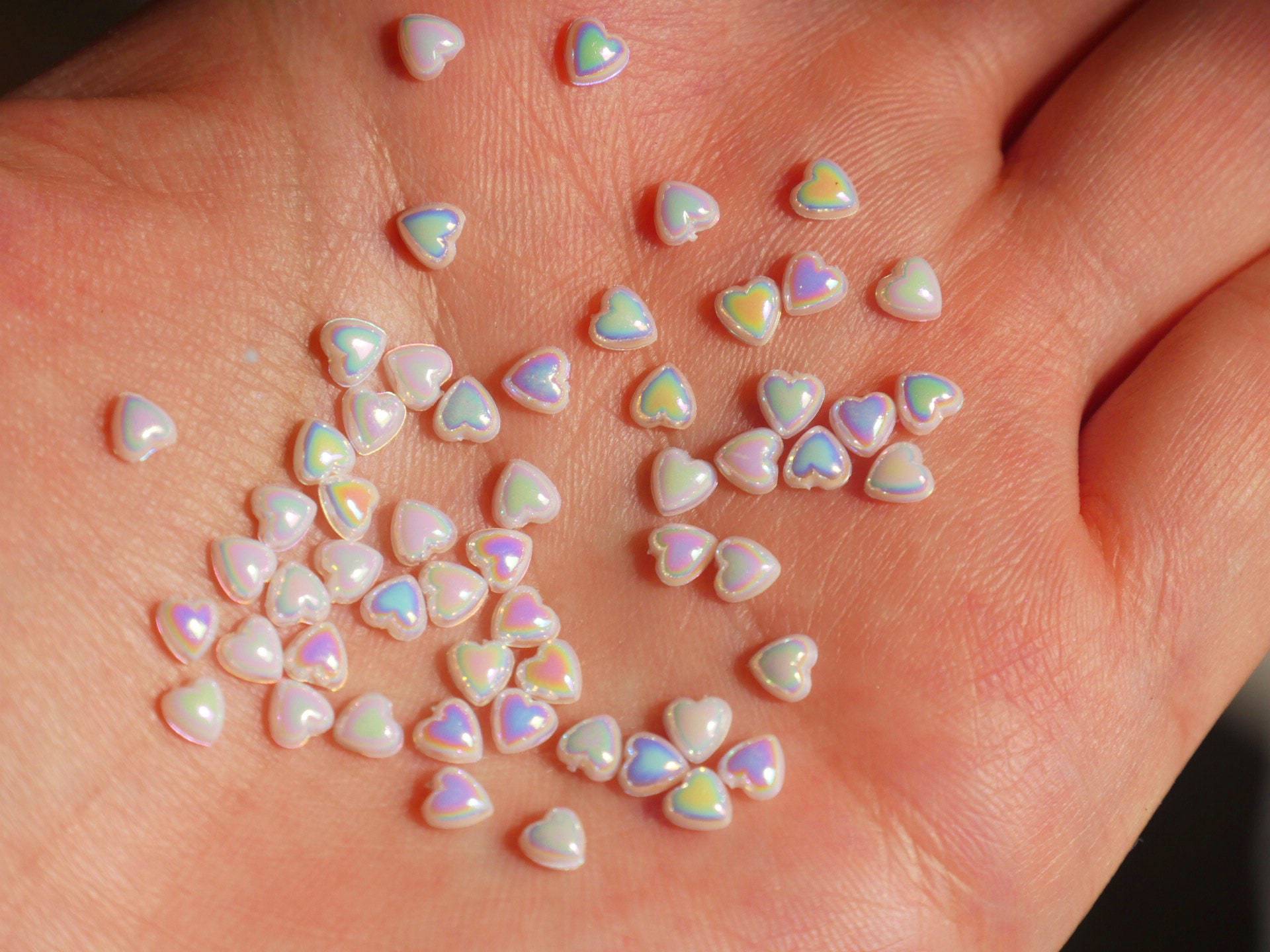 15 Stück Irisierende Perlmuttfarbene Perlglanz-Weiße Herzförmige Nagel-Charms-Nägel Kunst-Abziehbild / von Makynail