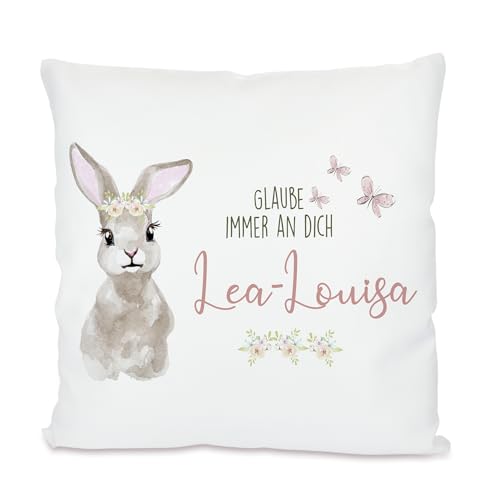 Manufaktur Liebevoll I Kinderkissen mit Namen Kissen Baby Geschenk personalisiert Geburt Taufe Namenskissen Geburtstag Mädchen Hase 40x40 cm Bezug mit Füllung Manufaktur Liebevoll I Kinderkissen mit Namen Kissen Baby Geschenk personalisiert Geburt Taufe Namenskissen Geburtstag Mädchen Hase 40x40 cm Bezug mit Füllung von Manufaktur Liebevoll