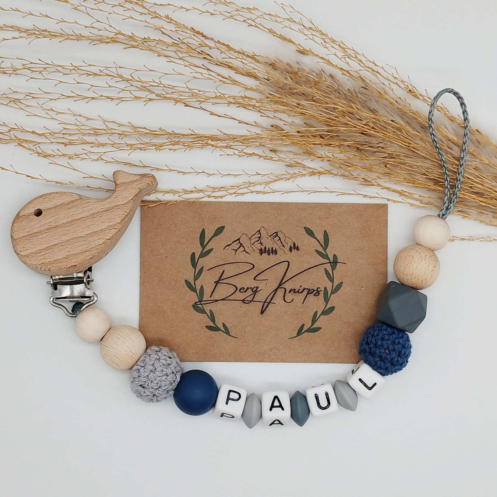 Schnullerkette Personalisiert Mit Namen Jungen Mädchen Blau Dunkelblau Grau Holz Walfisch Löwe Elefant Fuchs Regenbogen Schnullerkette Personalisiert Mit Namen Jungen Mädchen Blau Dunkelblau Grau Holz Walfisch Löwe Elefant Fuchs Regenbogen von ManufakturBergKnirps