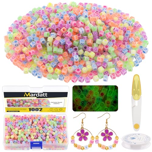 Mardatt Glow-in-the-Dark Schmuckmacherset mit 1002 Pcs Glow Letter Beads, Acryl, Modern, Unisex, Alle Altersgruppen, DIY, Alle Staffeln Mardatt Glow-in-the-Dark Schmuckmacherset mit 1002 Pcs Glow Letter Beads, Acryl, Modern, Unisex, Alle Altersgruppen, DIY, Alle Staffeln von Mardatt
