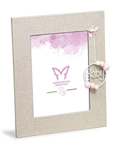 Mareli Bilderrahmen für Mädchen 20 x 23,5 cm aus Leinenstoff mit rosa Verzierungen, Rückseite aus Holz, Fotogröße 13 x 18 cm. Geschenkidee. Mareli Bilderrahmen für Mädchen 20 x 23,5 cm aus Leinenstoff mit rosa Verzierungen, Rückseite aus Holz, Fotogröße 13 x 18 cm. Geschenkidee. von Mareli