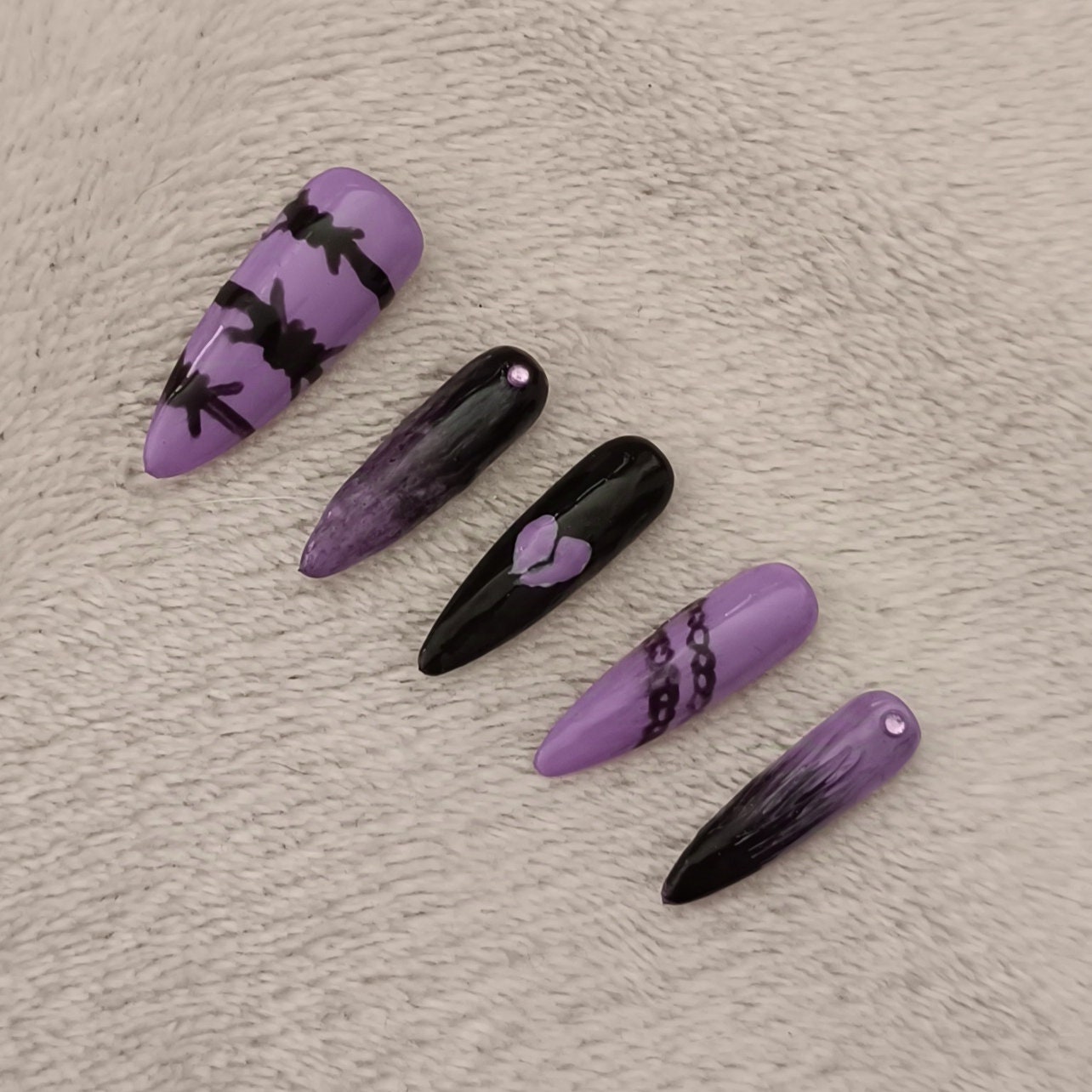 Nägel Drücken Auf Alternative Gothic Heartbreaker Nägel Drücken Auf Alternative Gothic Heartbreaker von MaryluneArt