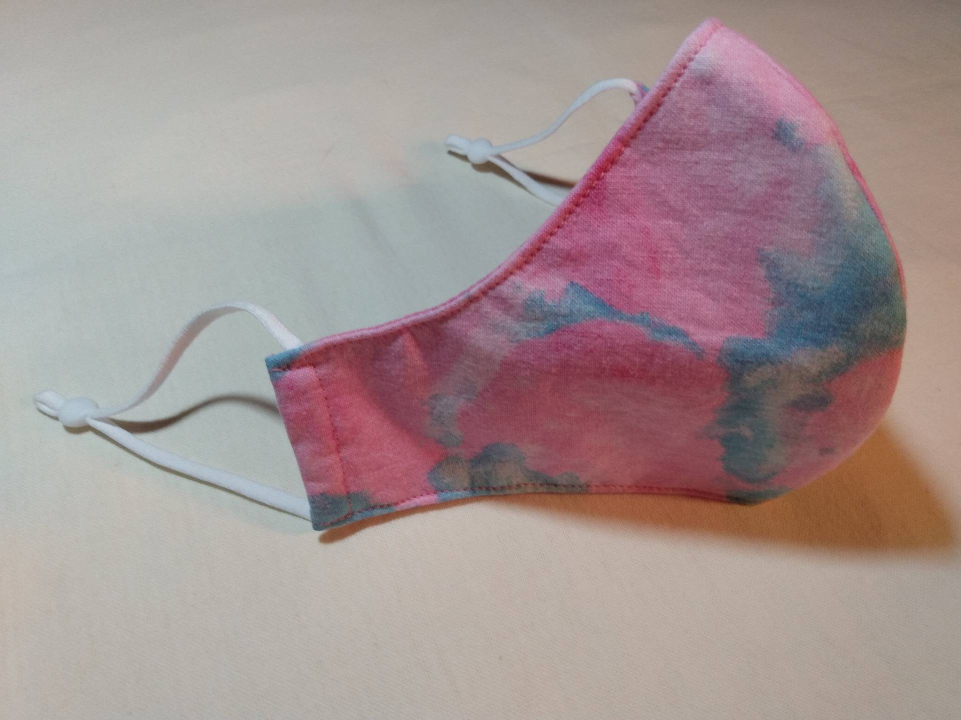 Bestückte Gesichtsmaske Aus Stoff | Rosa Und Blau Bestückte Gesichtsmaske Aus Stoff | Rosa Und Blau von MaskedRedPanda