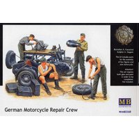 German Motorcycle repair team von Master Box Plastic Kits