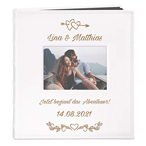 Maverton Fotoalbum zum Selbstgestalten mit Bildausschnitt & Gravur zum Jubiläum - Fotobuch zum Einkleben - 240 Fotos im Format 10x15-60 schwarze Seiten - Größe 33x30cm - Weiß - Hochzeitsgeschenk Maverton Fotoalbum zum Selbstgestalten mit Bildausschnitt & Gravur zum Jubiläum - Fotobuch zum Einkleben - 240 Fotos im Format 10x15-60 schwarze Seiten - Größe 33x30cm - Weiß - Hochzeitsgeschenk von Maverton