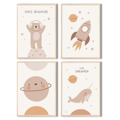 MeinBaby123 Poster Kinderzimmer | 4er Set DIN A4 | Wandbilder | Kinderzimmer Poster | Deko Bilder Kinderzimmer | Astronauten | Babyzimmer Deko (V5 Süße Tiere - Astronauten) von MeinBaby123