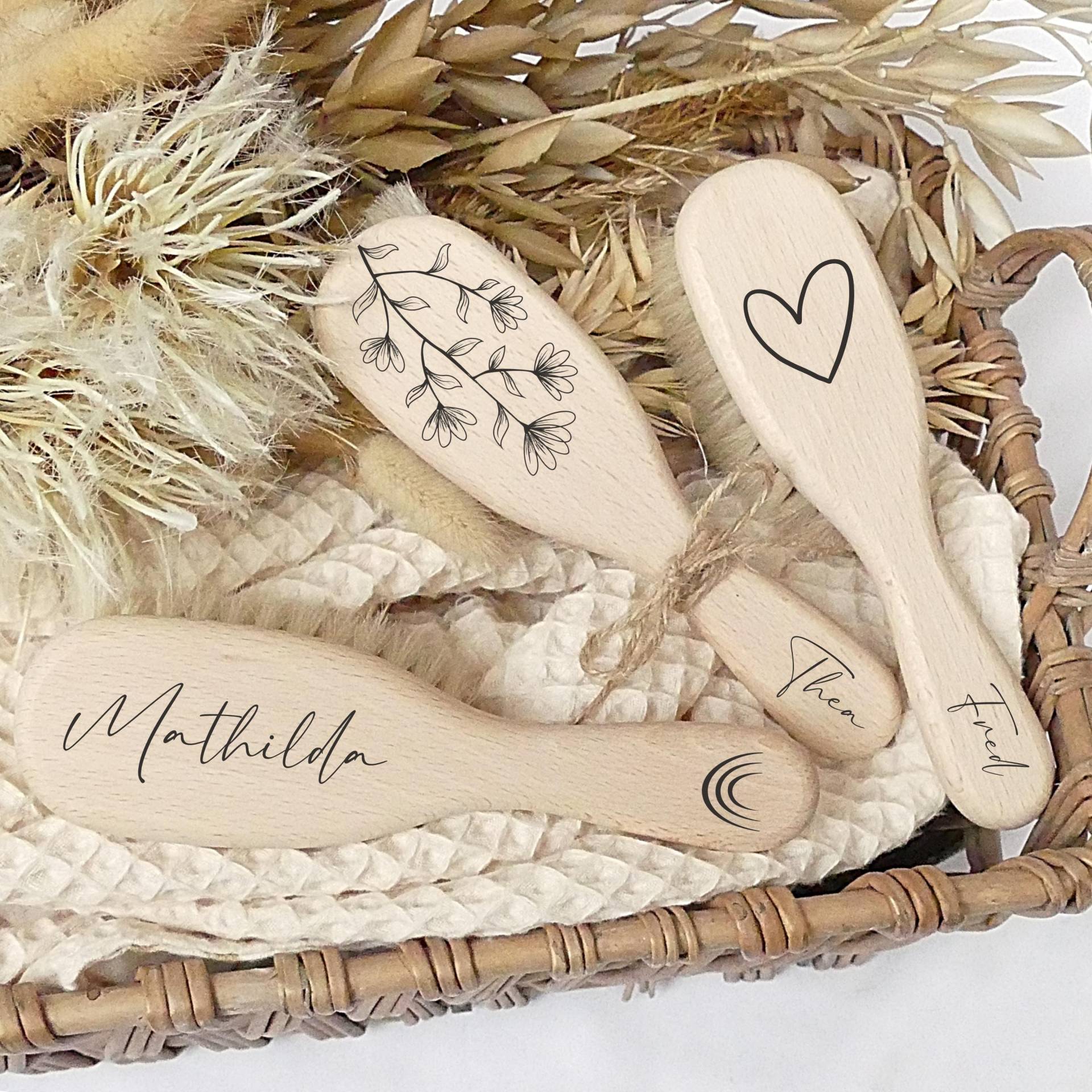 Baby Bürste, Haarbürste Personalisiert, Babybürste Mit Namen, Geschenk Zur Geburt Baby Bürste, Haarbürste Personalisiert, Babybürste Mit Namen, Geschenk Zur Geburt von MiaMaralina