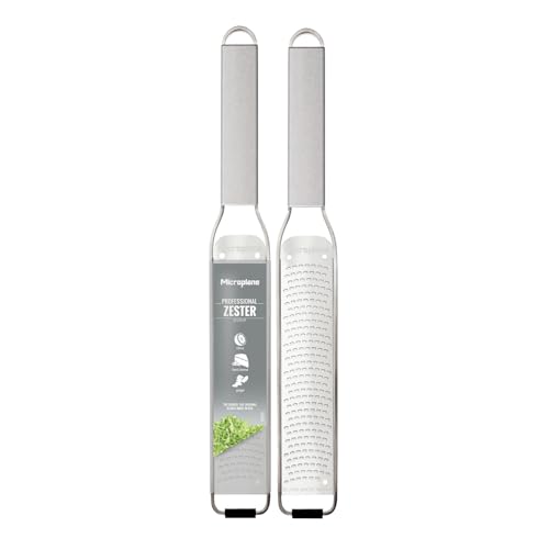 Microplane NEUE Professional Serie – Zester Reibe│Elegantes Design aus Edelstahl │Perfekt für Hartkäse wie Parmesan, Ingwer, Zitrusfrüchte, Schokolade, Muskat oder Zimt│Edelstahlklinge - Made in USA Microplane NEUE Professional Serie – Zester Reibe│Elegantes Design aus Edelstahl │Perfekt für Hartkäse wie Parmesan, Ingwer, Zitrusfrüchte, Schokolade, Muskat oder Zimt│Edelstahlklinge - Made in USA von Microplane